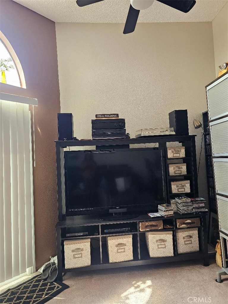 https://media.crmls.org/medias/cc8a9e12-e3f3-4643-af3f-4008b6b353d3.jpg?preset=X-Large