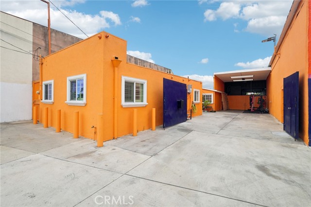 10240 Atlantic Avenue, South Gate CA: https://media.crmls.org/medias/cc8ae0ae-10b2-43cf-8f8e-afa3272dce6f.jpg