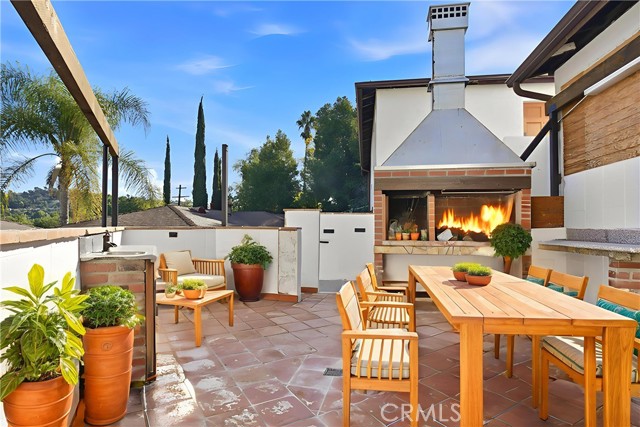 Detail Gallery Image 3 of 39 For 2260 Cazador Dr, Los Angeles,  CA 90065 - 2 Beds | 1 Baths