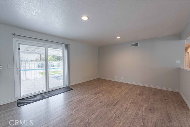 Detail Gallery Image 18 of 58 For 4408 Walnut Ave, Simi Valley,  CA 93063 - 3 Beds | 3 Baths