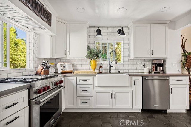 243 Manzanita Drive, Lake Arrowhead CA: https://media.crmls.org/medias/cc8ce570-86e0-4022-9fb7-483e02cc3e13.jpg