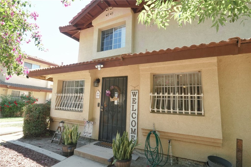 526 W Grand Ave Avenue