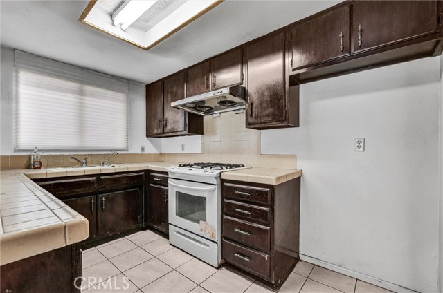 Image 6 of 15 For 426 Orange Avenue E