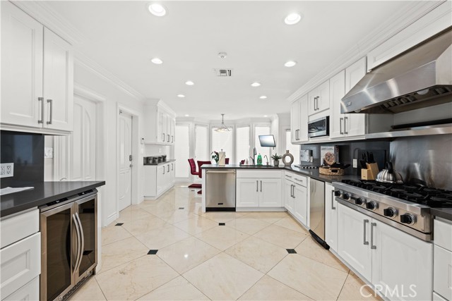 Detail Gallery Image 16 of 64 For 16221 Elisa Pl, Encino,  CA 91436 - 5 Beds | 5/1 Baths