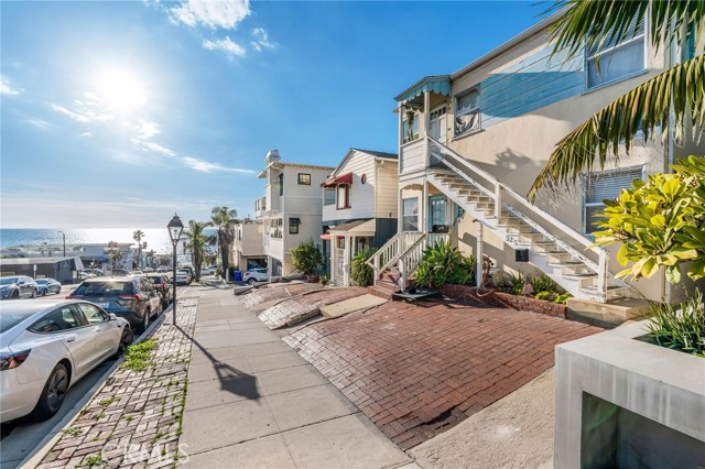 Detail Gallery Image 5 of 23 For 323 Marine Ave, Manhattan Beach,  CA 90266 - 5 Beds | 3 Baths