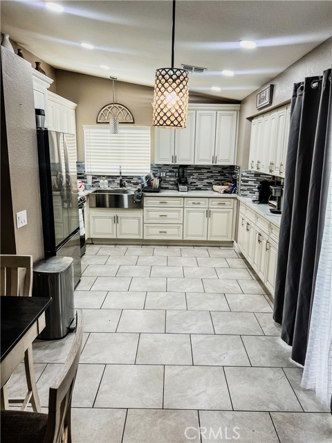 11576 Star Street, Adelanto CA: https://media.crmls.org/medias/cc8ecd34-bbc1-4dc2-a217-1f08d084e81c.jpg