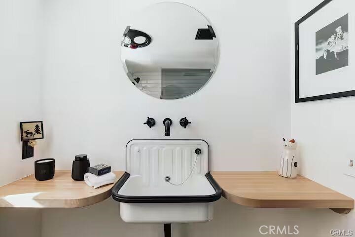 https://media.crmls.org/medias/cc8ede3f-0302-4db5-b098-99db125676e0.jpg?preset=X-Large