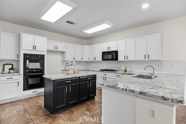 11515 Regarse, Bakersfield CA: https://media.crmls.org/medias/cc8ef1b1-2f65-4536-9cf5-40065712303f.jpg