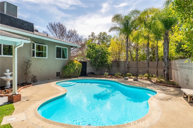 Detail Gallery Image 6 of 45 For 651 N Sunnyslope Ave, Pasadena,  CA 91107 - 5 Beds | 3 Baths