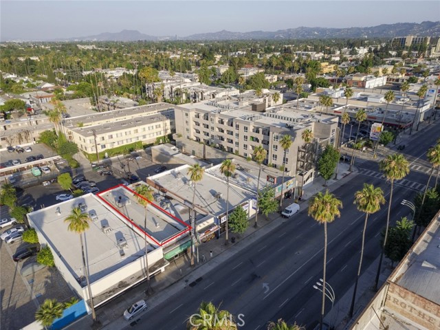 6624 Van Nuys Boulevard, Van Nuys CA: https://media.crmls.org/medias/cc8f9818-4dec-4f93-a7de-47c60ba5e157.jpg