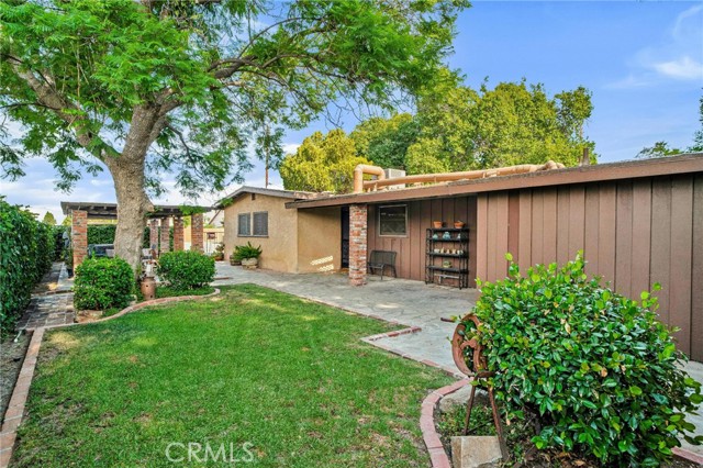 8666 Keokuk Avenue, Winnetka CA: https://media.crmls.org/medias/cc9013ee-7bcf-4756-9776-c783d8fb3a79.jpg