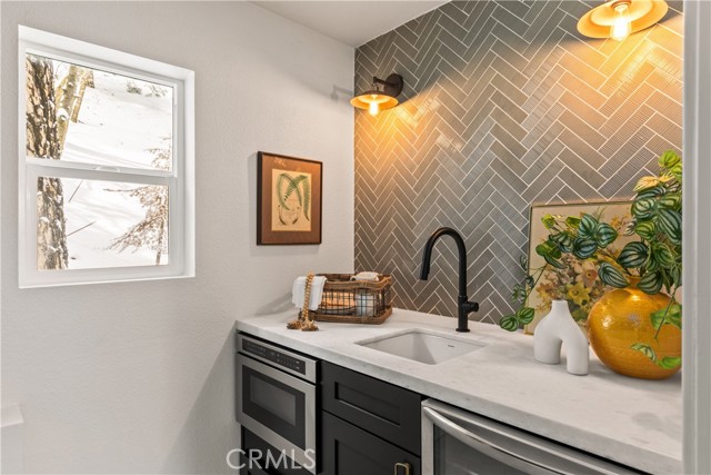 1149 Scenic Way, Rimforest CA: https://media.crmls.org/medias/cc916245-c9f0-41a1-b98f-387623e3ecba.jpg