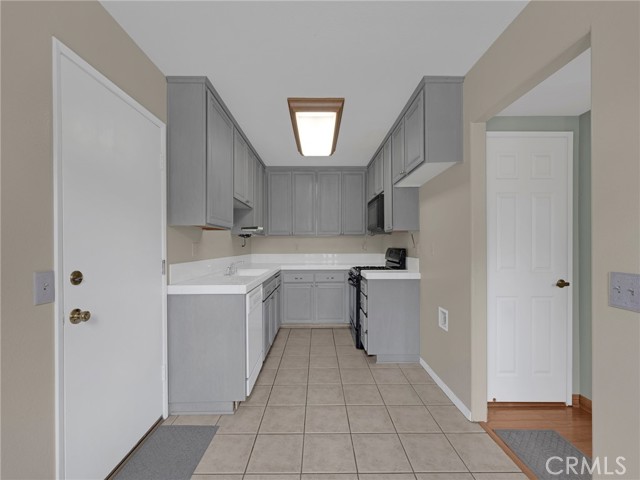 Detail Gallery Image 10 of 39 For 6004 Rothko Ln, Simi Valley,  CA 93063 - 2 Beds | 2 Baths