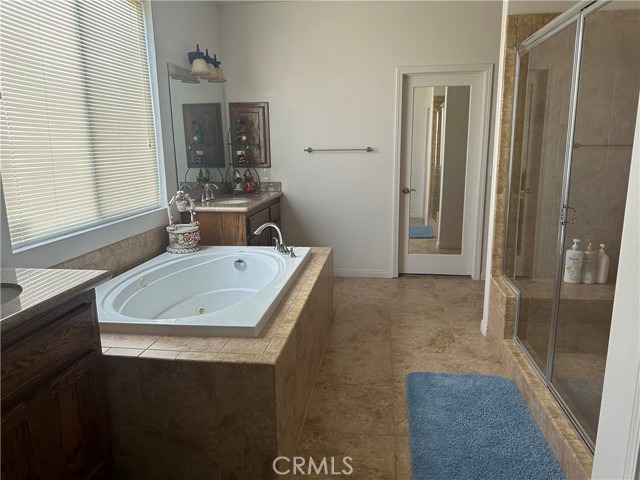 9322 Hollywood Court, Phelan CA: https://media.crmls.org/medias/cc91bced-2cee-4fbe-bd99-92933e718c53.jpg