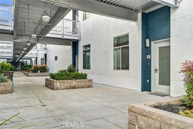 435 W Center Street Promenade, Anaheim CA: https://media.crmls.org/medias/cc92787b-98f5-46ee-8f82-10cd788e7a8f.jpg