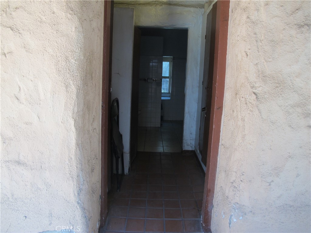 https://media.crmls.org/medias/cc937cc5-ce1b-49cb-8f31-25e3629d6c25.jpg?preset=X-Large