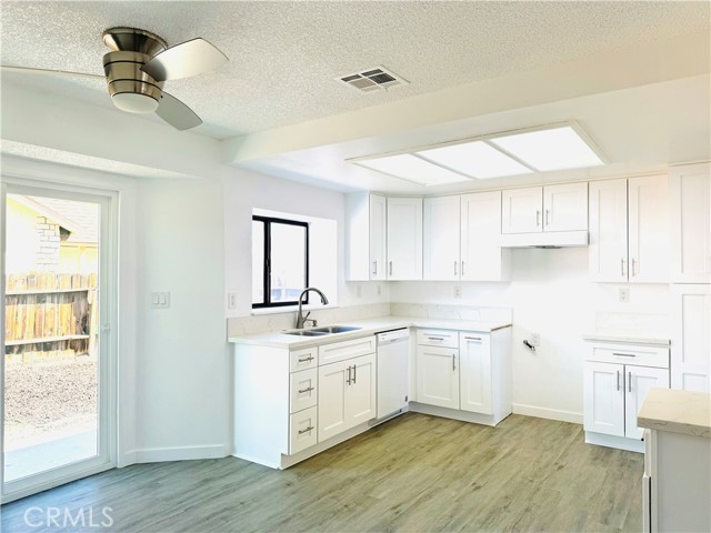 Detail Gallery Image 6 of 19 For 38054 Meadow Wood St, Palmdale,  CA 93552 - 3 Beds | 2 Baths