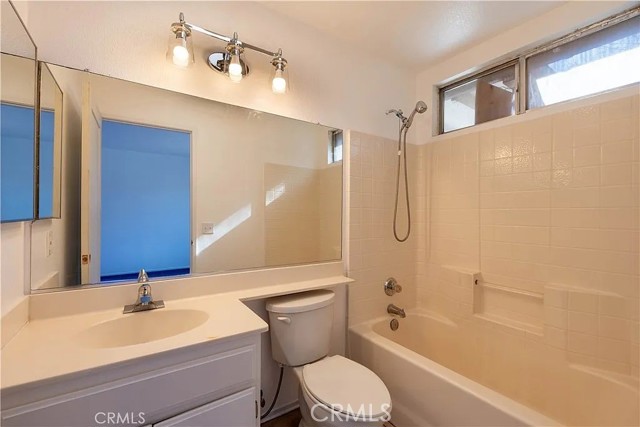 10221 Lawson Avenue, Adelanto CA: https://media.crmls.org/medias/cc9436f9-06e1-4cc0-8f91-b4b14225ecc8.jpg