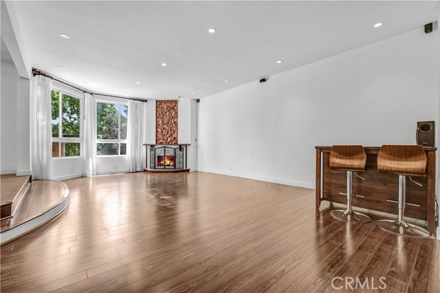 Detail Gallery Image 6 of 13 For 5333 Zelzah Ave #203,  Encino,  CA 91316 - 2 Beds | 2 Baths