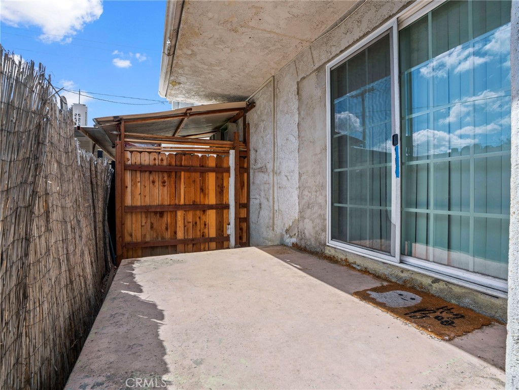 https://media.crmls.org/medias/cc954108-b861-41d6-a6b4-f4dab8843408.jpg?preset=X-Large
