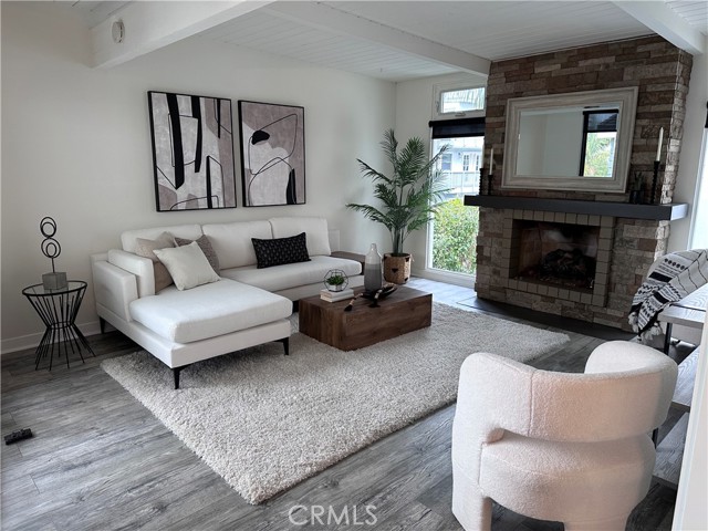 Detail Gallery Image 1 of 32 For 440 29th St, Manhattan Beach,  CA 90266 - 2 Beds | 2 Baths