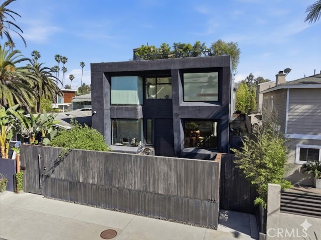 Detail Gallery Image 61 of 62 For 750 California Ave, Venice,  CA 90291 - 4 Beds | 4 Baths