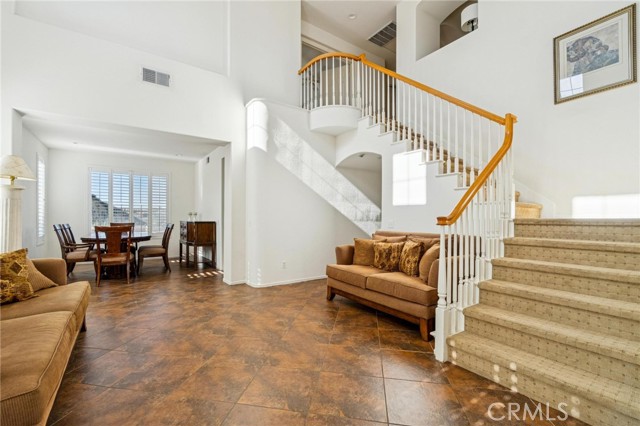 Detail Gallery Image 6 of 44 For 22939 Raintree, Saugus,  CA 91390 - 4 Beds | 3 Baths