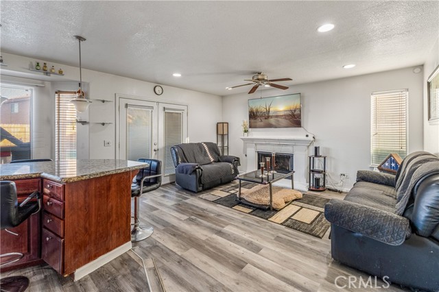 Detail Gallery Image 11 of 28 For 12473 Parkwood Pl, Victorville,  CA 92392 - 4 Beds | 2/1 Baths