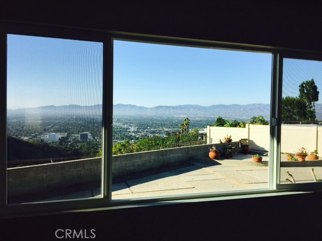 14687 Deervale Place, Sherman Oaks CA: https://media.crmls.org/medias/cc982ac4-9ccc-47b5-ab9e-df84feed9b3a.jpg