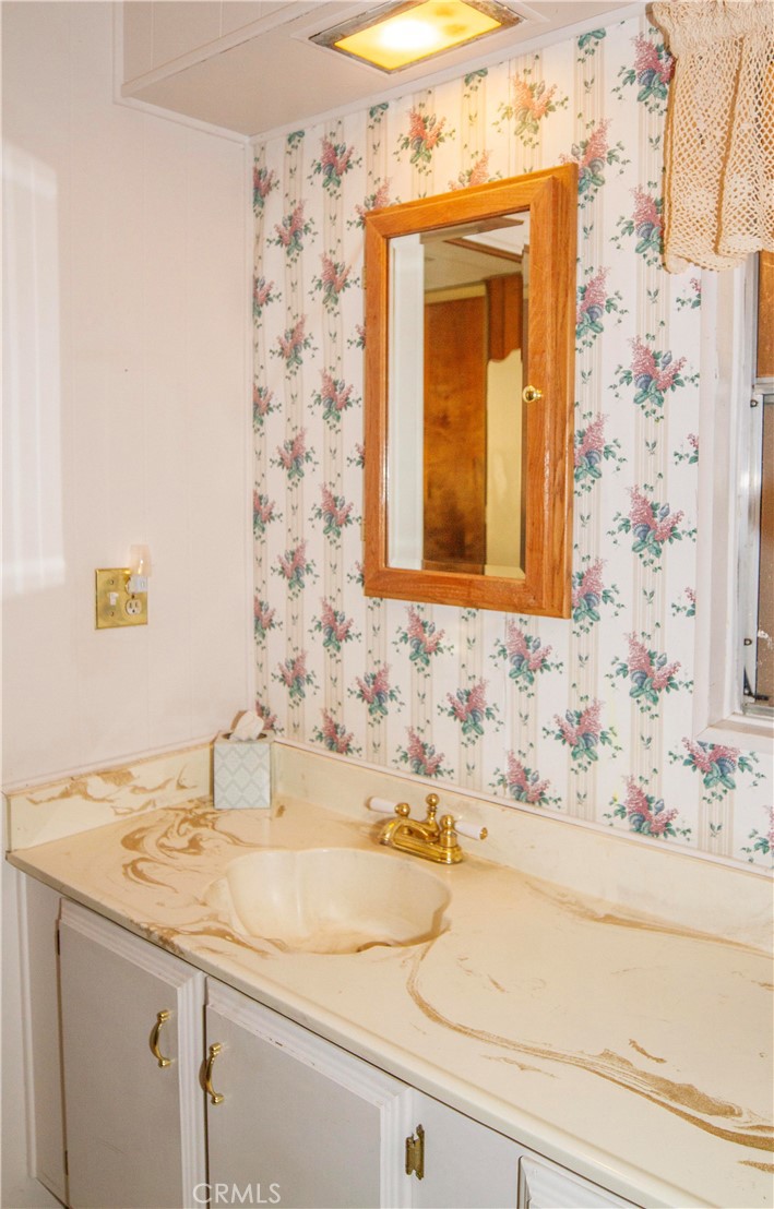 https://media.crmls.org/medias/cc9866d1-853e-4ef1-beb5-63f2ad5a9258.jpg?preset=X-Large