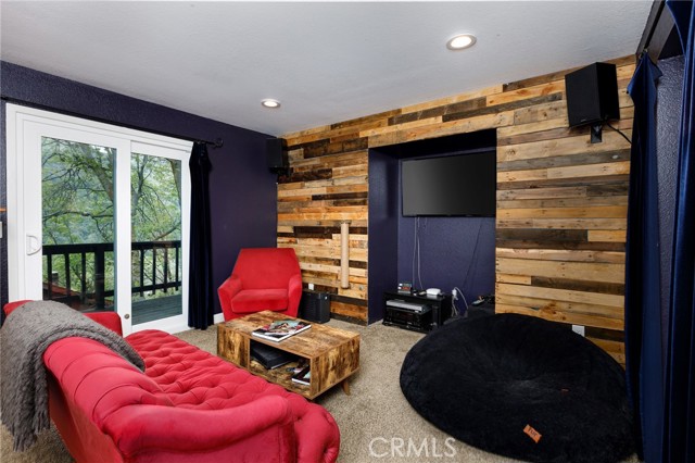 Detail Gallery Image 24 of 46 For 453 Davos, Crestline,  CA 92325 - 5 Beds | 2/1 Baths