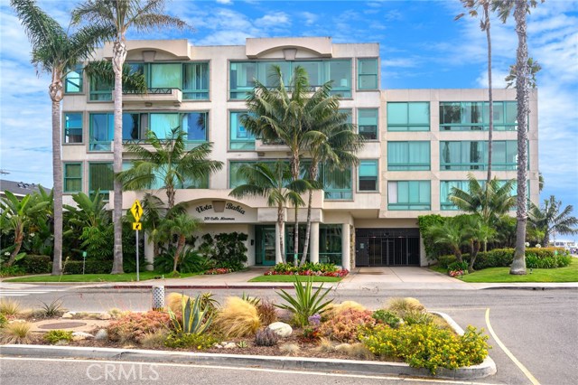201 Calle Miramar, Redondo Beach CA: https://media.crmls.org/medias/cc99f292-f011-4a52-bf7e-bae1675e8370.jpg