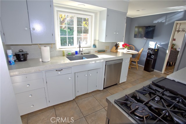 Detail Gallery Image 13 of 31 For 535 Fairmont Dr, San Bernardino,  CA 92404 - 3 Beds | 2/1 Baths