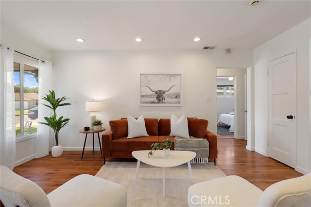2370 Argonne Avenue, Long Beach CA: https://media.crmls.org/medias/cc9ac886-4af1-4e08-b490-fcde90b74ab2.jpg