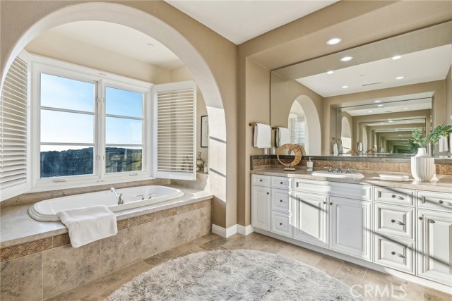 3 Coral Cay, Newport Coast CA: https://media.crmls.org/medias/cc9b6596-4761-47d1-9fd0-13c89754da76.jpg