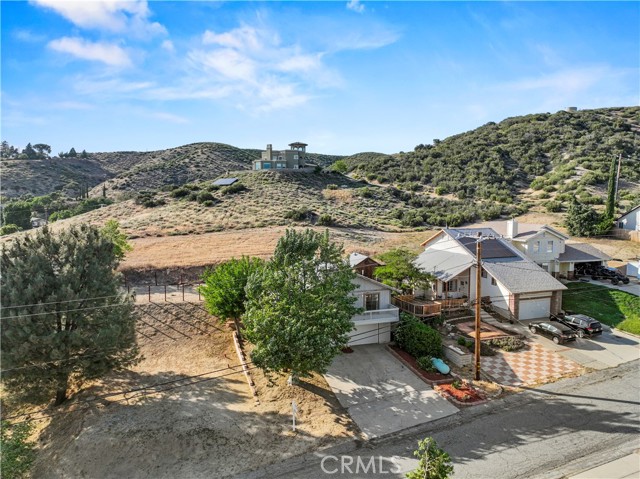 43323 LOOKABOUT RD, Lake Hughes CA: https://media.crmls.org/medias/cc9bc418-aa06-4f61-a11c-f75055f57121.jpg