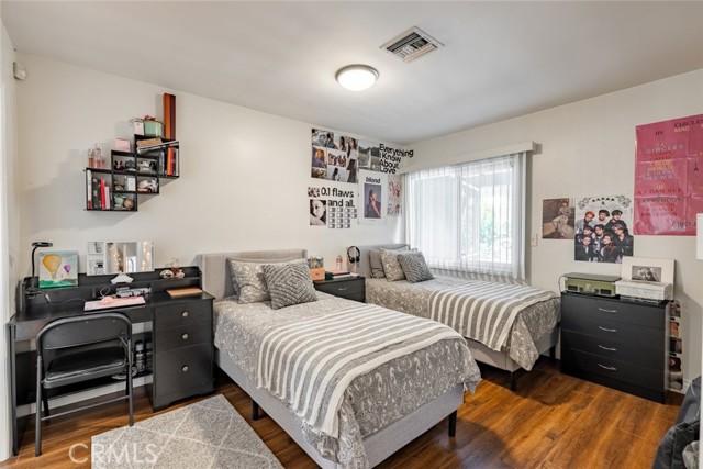 5805 Bucknell Avenue, Valley Village CA: https://media.crmls.org/medias/cc9bf853-9196-4adb-a7bb-0d43bf73e37c.jpg