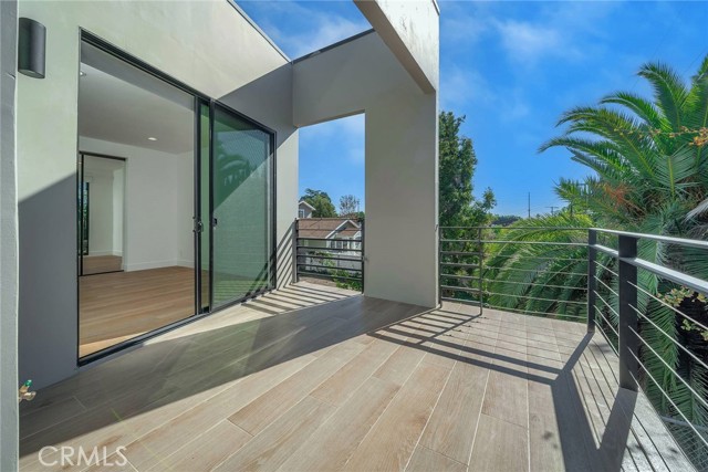 Detail Gallery Image 18 of 28 For 1531 Wellesley, Los Angeles,  CA 90025 - 4 Beds | 3 Baths