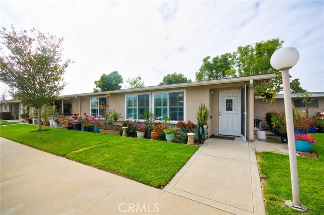 Detail Gallery Image 1 of 36 For 1121 Northwood Rd 237a   M9,  Seal Beach,  CA 90740 - 2 Beds | 2 Baths