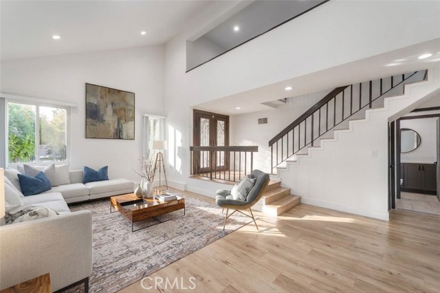 Detail Gallery Image 8 of 37 For 6222 Wynne, Tarzana,  CA 91335 - 4 Beds | 3 Baths