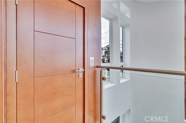 719 1st Place, Hermosa Beach CA: https://media.crmls.org/medias/cc9d046d-e629-486d-b513-2cdfc6538891.jpg