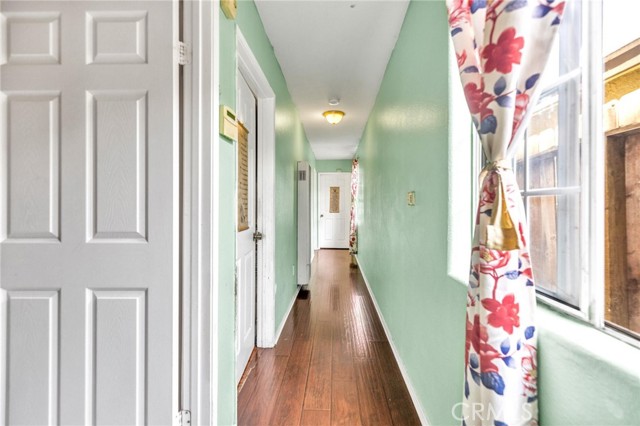 9203 Beach Street, Los Angeles CA: https://media.crmls.org/medias/cc9d2f3e-a73f-4c85-98af-83bb7933ec20.jpg