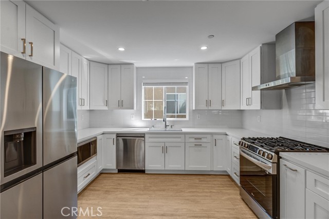 Detail Gallery Image 4 of 31 For 5248 Segals Way, Sherman Oaks,  CA 91411 - 4 Beds | 3/1 Baths