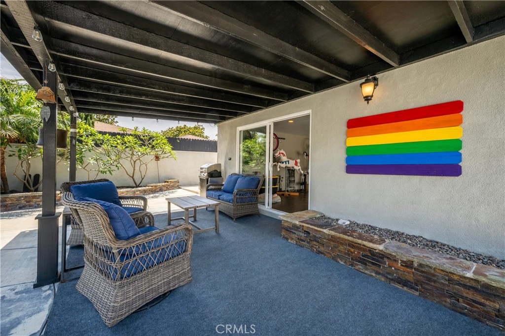 https://media.crmls.org/medias/cc9db824-3755-4390-80b1-88a1d0824a9c.jpg?preset=X-Large