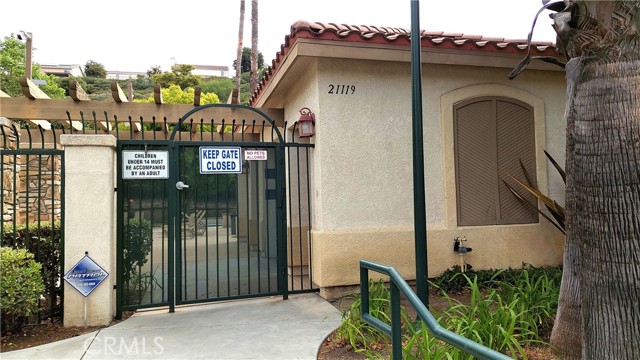 21107 Oakleaf Canyon Drive, Newhall CA: https://media.crmls.org/medias/cc9fb778-ecaf-4959-9eb4-b7ceb2e31d4a.jpg