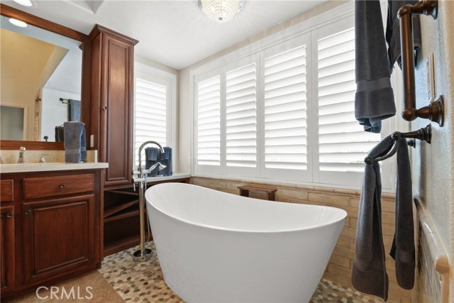411 Bolivia, San Clemente CA: https://media.crmls.org/medias/cc9fd917-9fec-4505-bee9-3de0ced23406.jpg