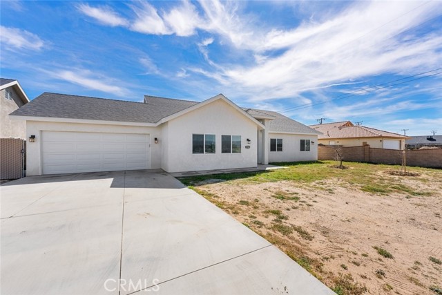 Detail Gallery Image 4 of 57 For 10588 Peach Ave, California City,  CA 93505 - 4 Beds | 2/1 Baths