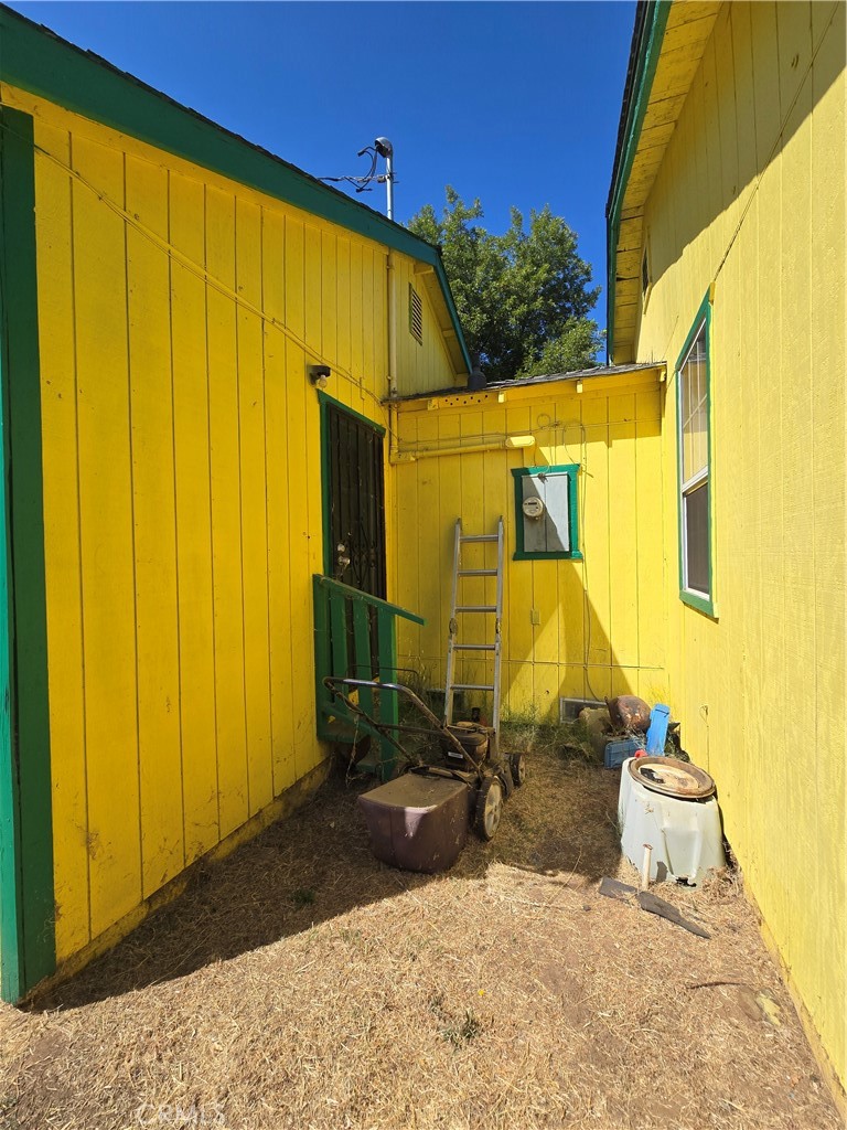 https://media.crmls.org/medias/cca126a4-ecac-4d08-95b8-3db1a7b3575f.jpg?preset=X-Large