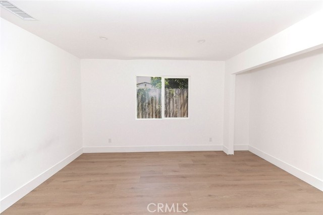 Detail Gallery Image 20 of 33 For 18856 Calvert St, Reseda,  CA 91335 - 3 Beds | 2/1 Baths