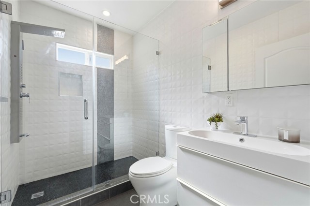 Detail Gallery Image 17 of 50 For 621 Roselli St, Burbank,  CA 91501 - 3 Beds | 3 Baths